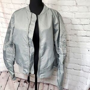 Light grey jacket with wind-breaker material, lined inside